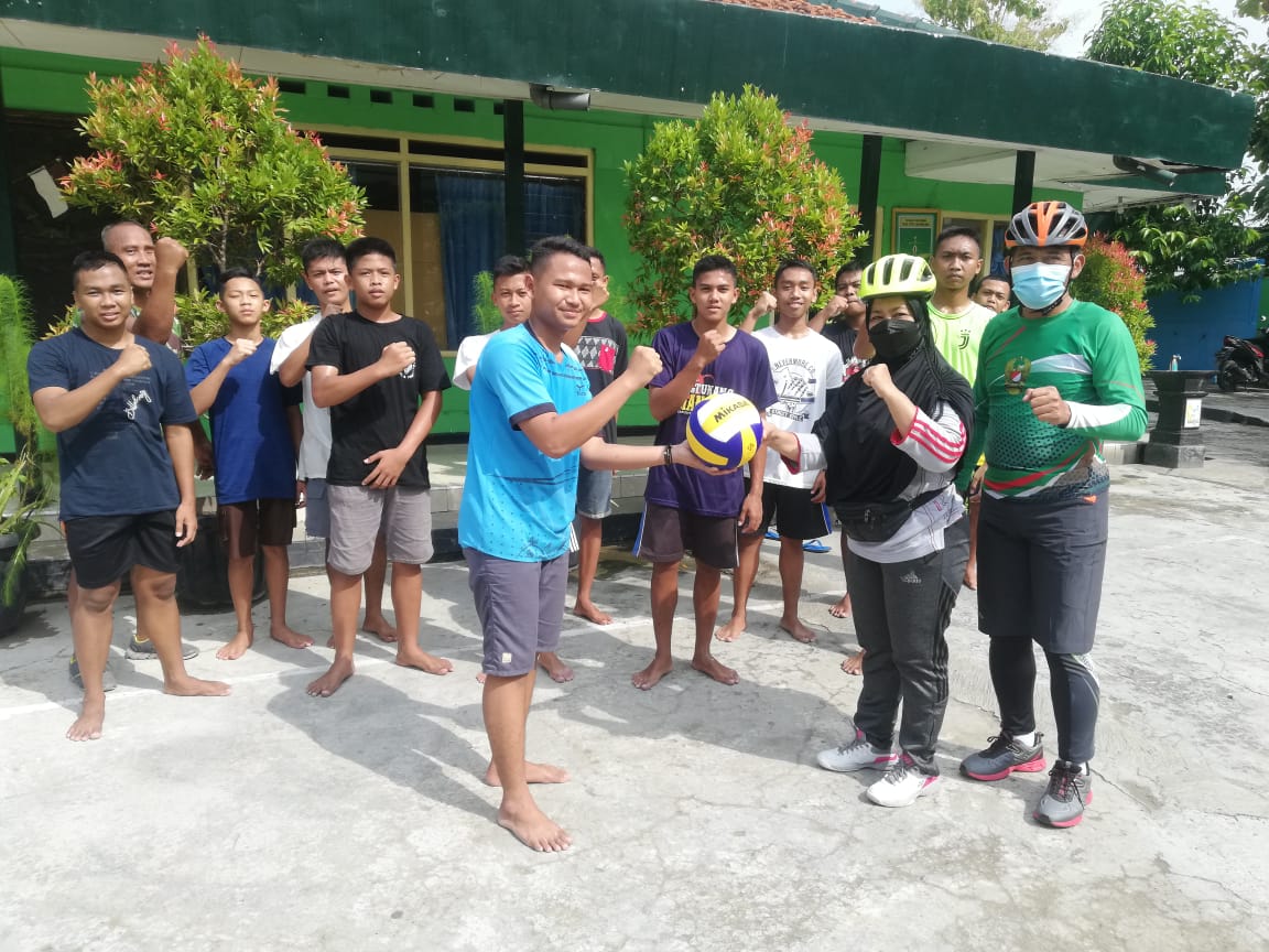 Ini Yang Dilakukan Danrem 081/DSJ dan Keluarganya Saat Sambangi Panti Asuhan di Madiun