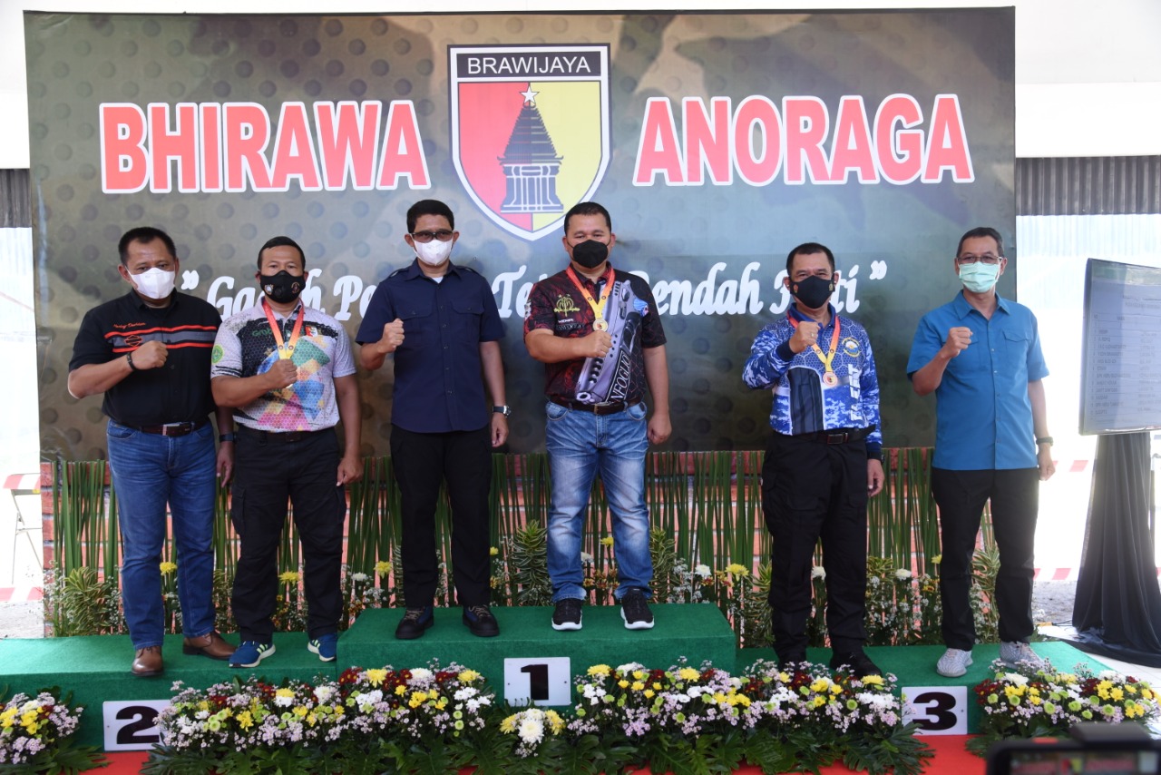 Pangkoarmada II Raih Juara Dalam Kejuaraan Menembak Piala Pangdam V/ Brawijaya