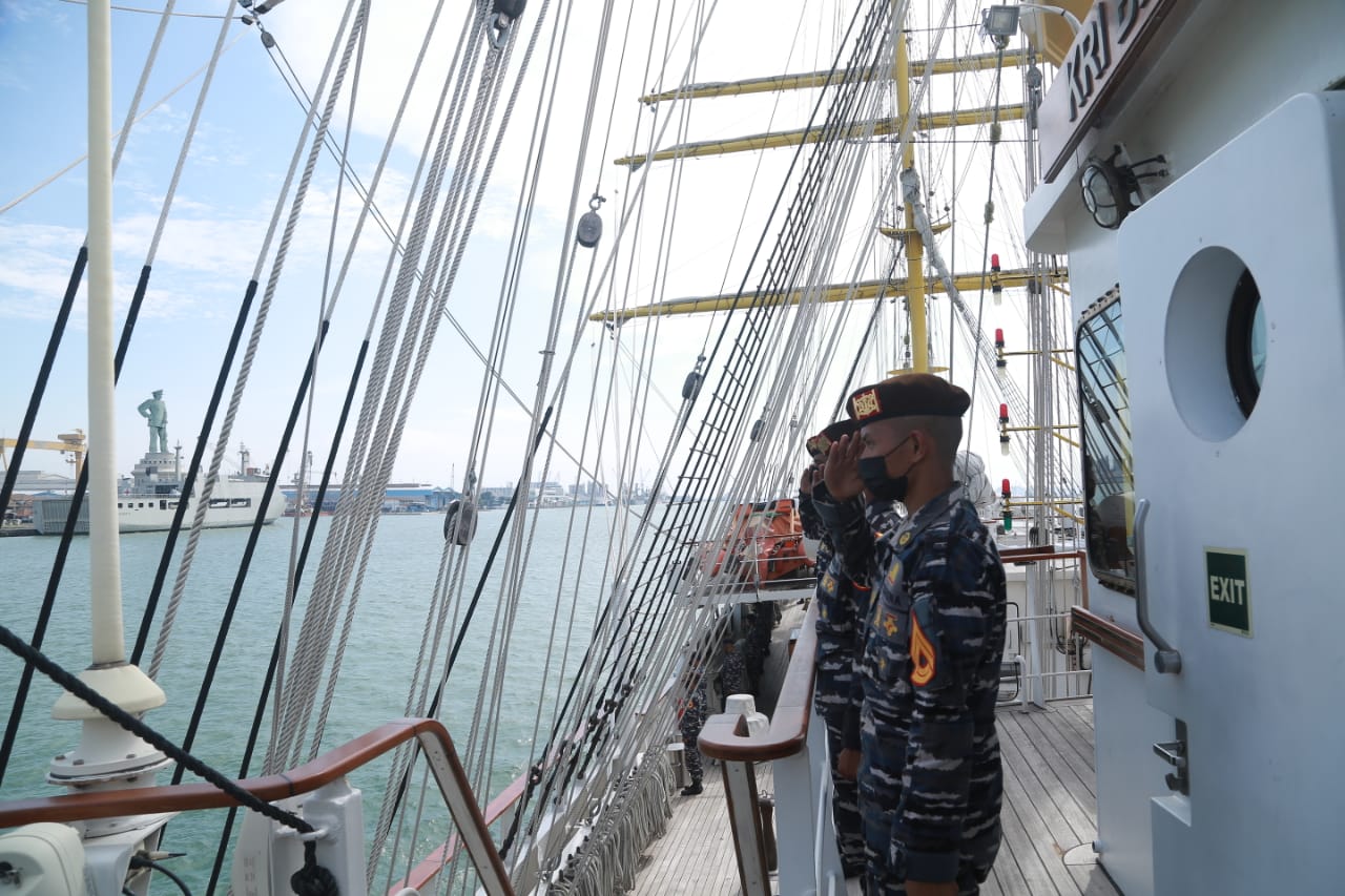 KRI Bima Suci Bertolak, Sambut Kedatangan Kapal Latih Angkatan Laut Spanyol