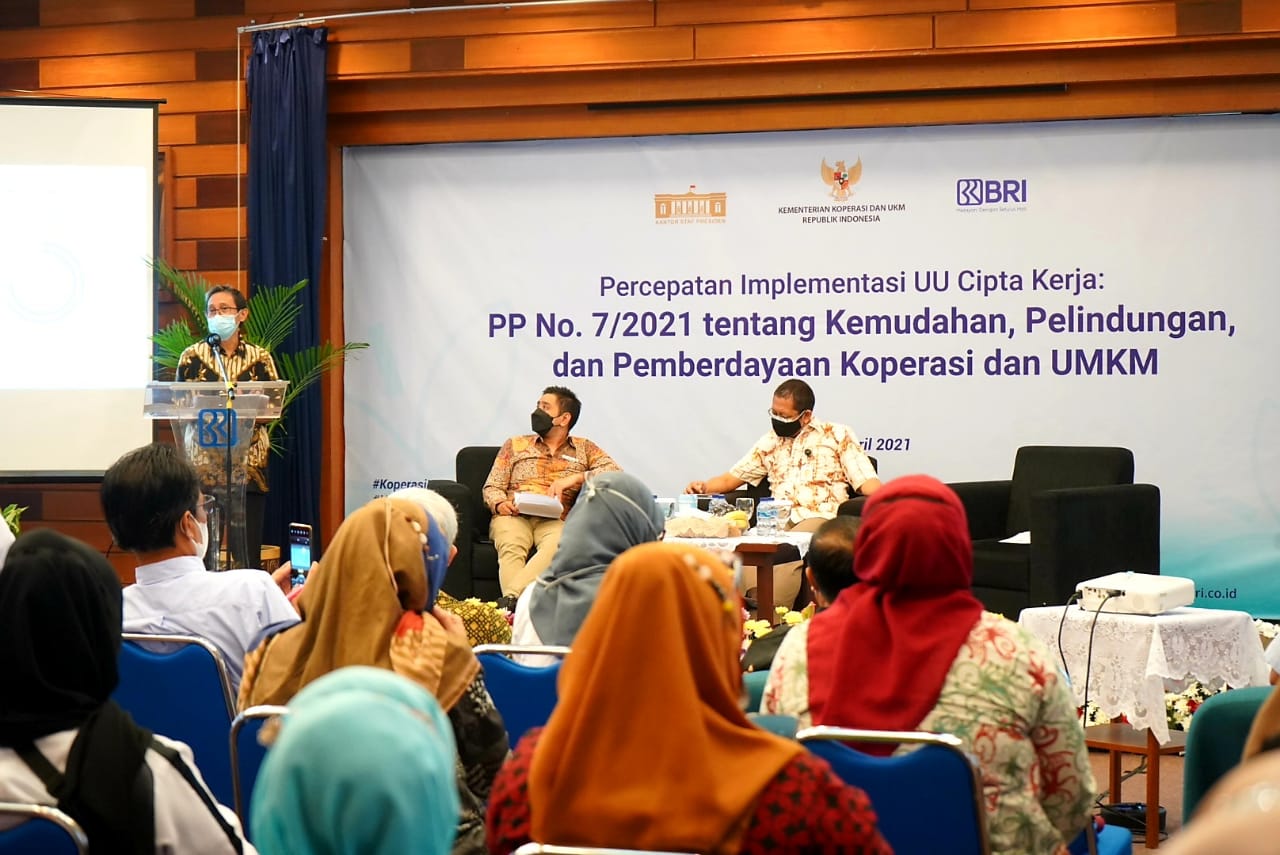 KemenkopUKM Sosialisasikan Percepatan Implementasi PP No 7/2021 Bagi Pelaku UMKM Bandung