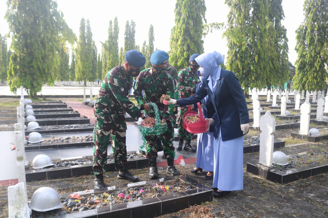 Lanud SMH Gelar Ziarah Rombongan Peringati HUT TNI AU Ke 75