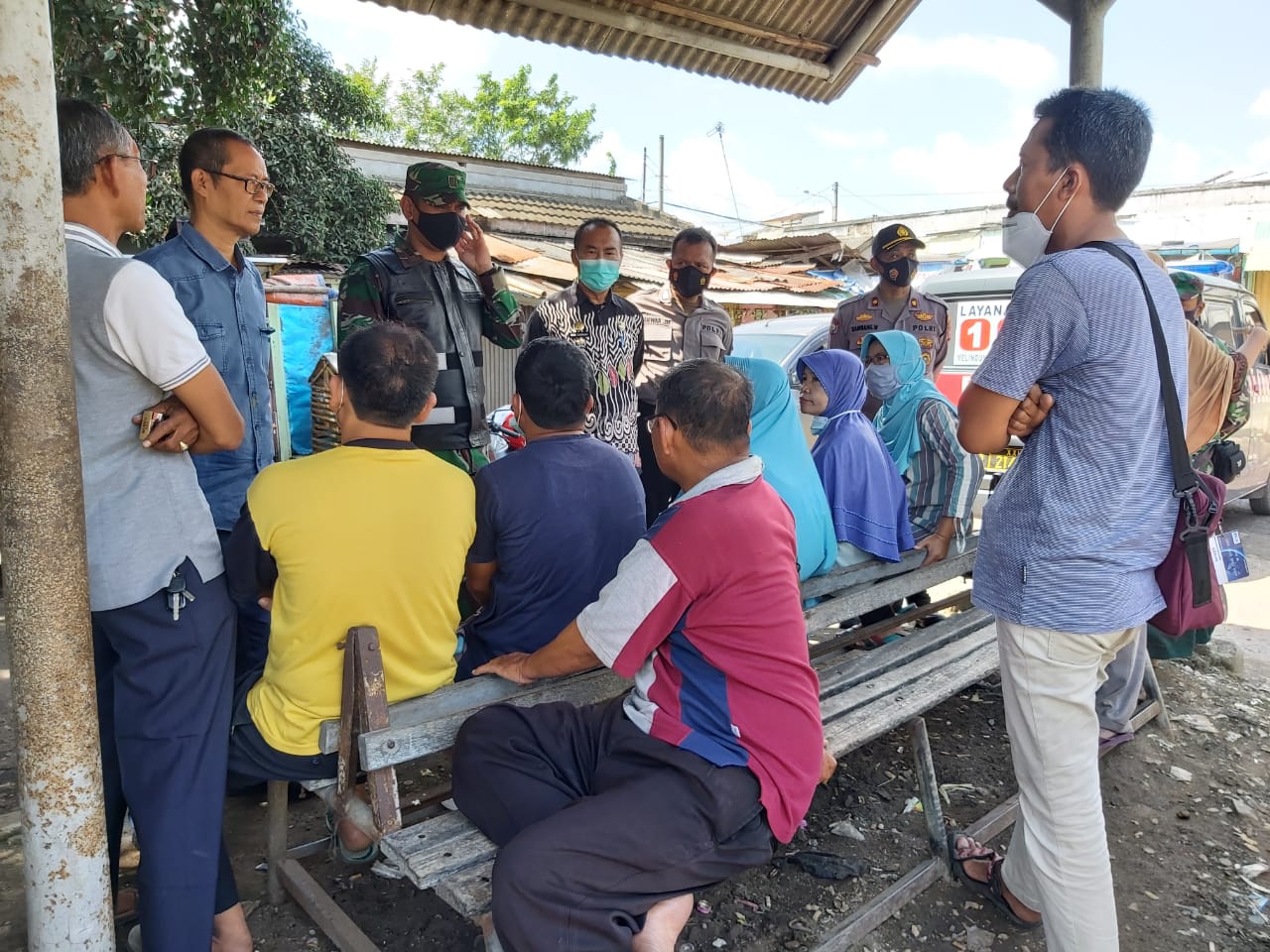 Polsek Serang Gelar Pengamanan Pengosongan Toko di Terminal Kepandaian