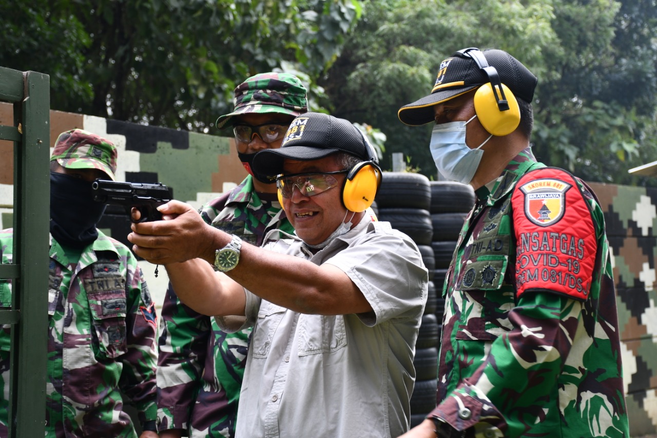 Korem 081/DSJ Gelar Latihan Menembak Eksekutif