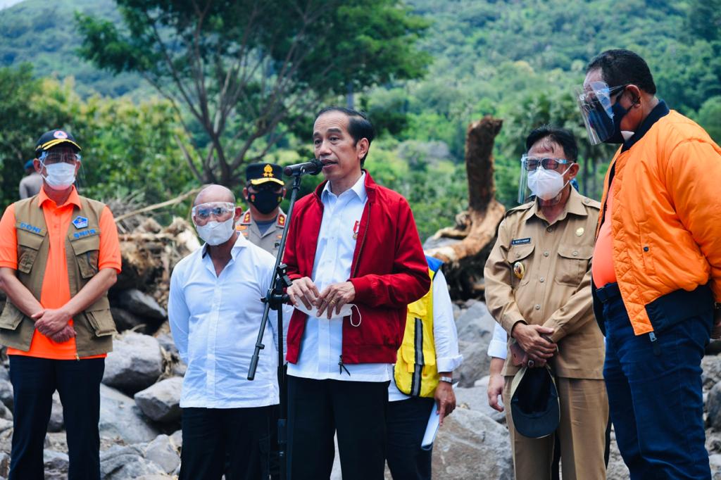 Kunjungi Lembata, Presiden Jokowi Pastikan Kebutuhan Pengungsi Tercukupi