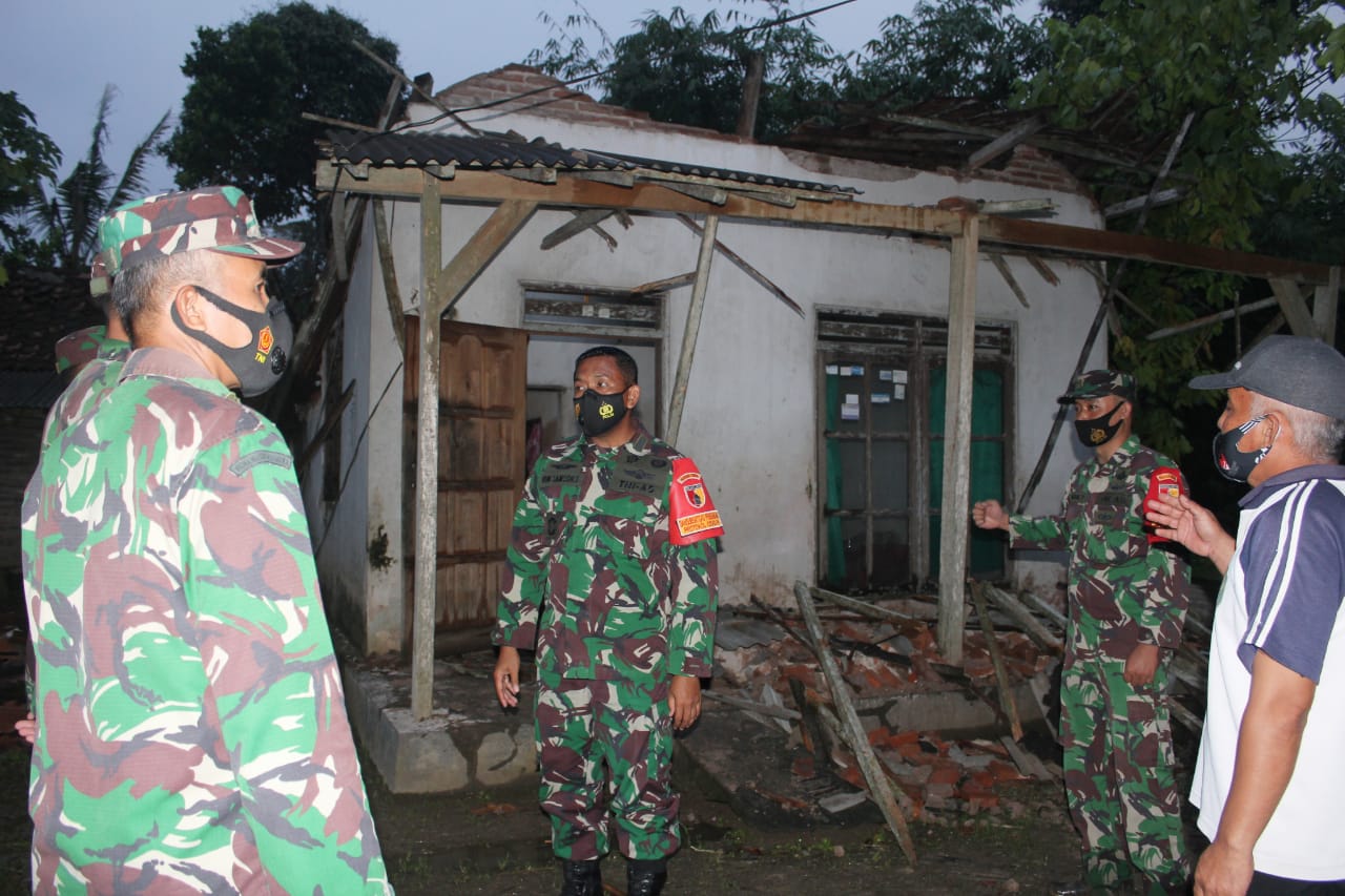 Dandim 0806/Trenggalek Tinjau Lokasi Bangunan Rusak Akibat Gempa