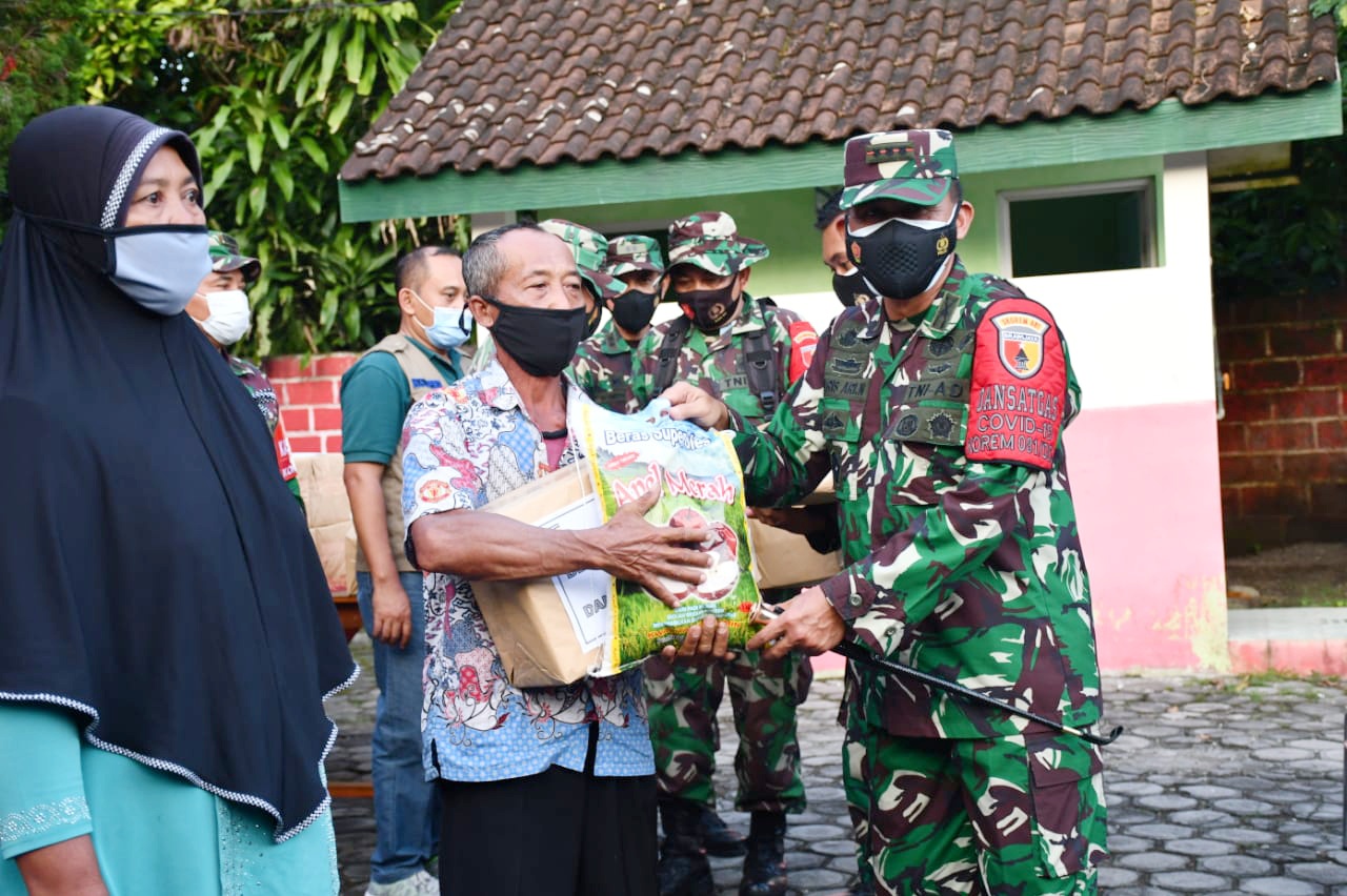 Korem 081/DSJ Peduli, Danrem Bantu Korban Gempa di Blitar