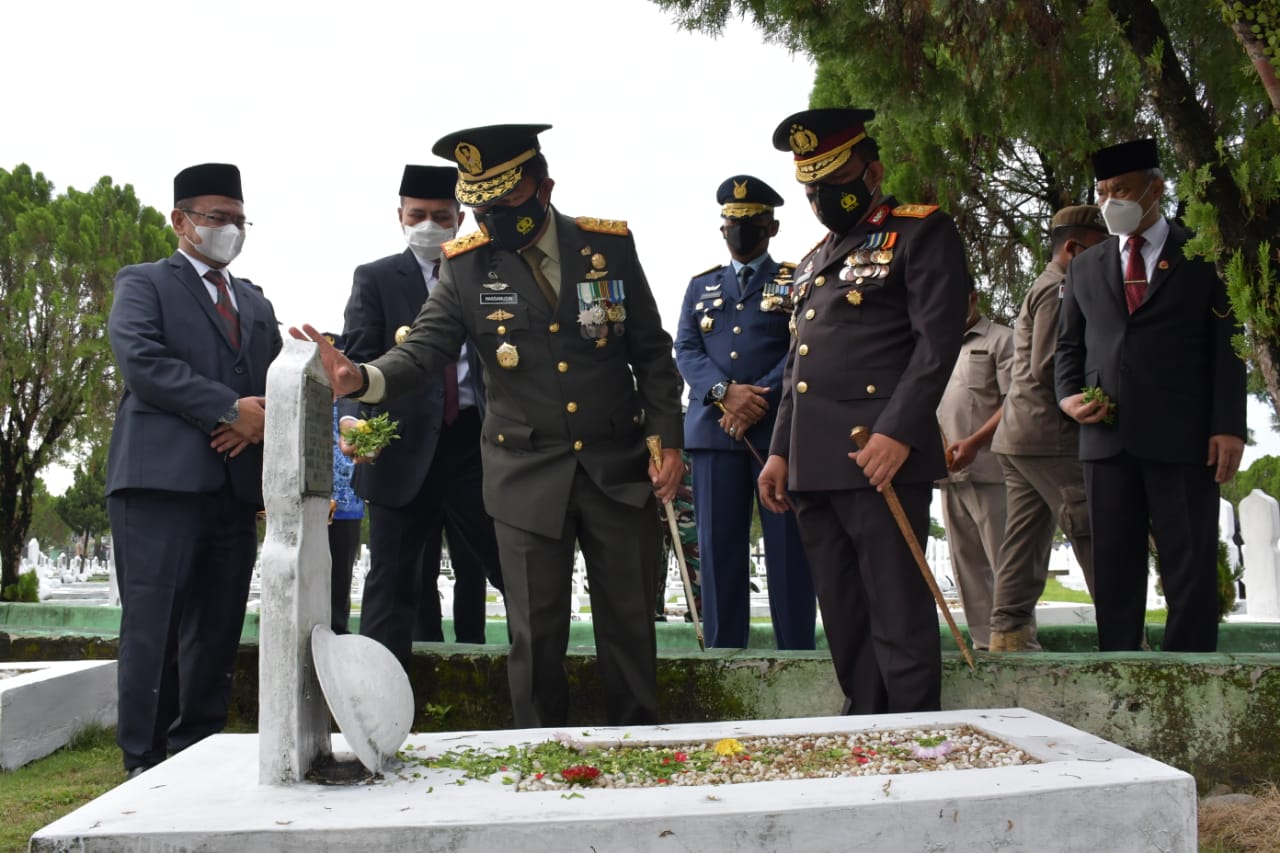 Pangdam I/BB Bersama Forkopimda Ziarah Rombongan HUT Ke-73 Provsu