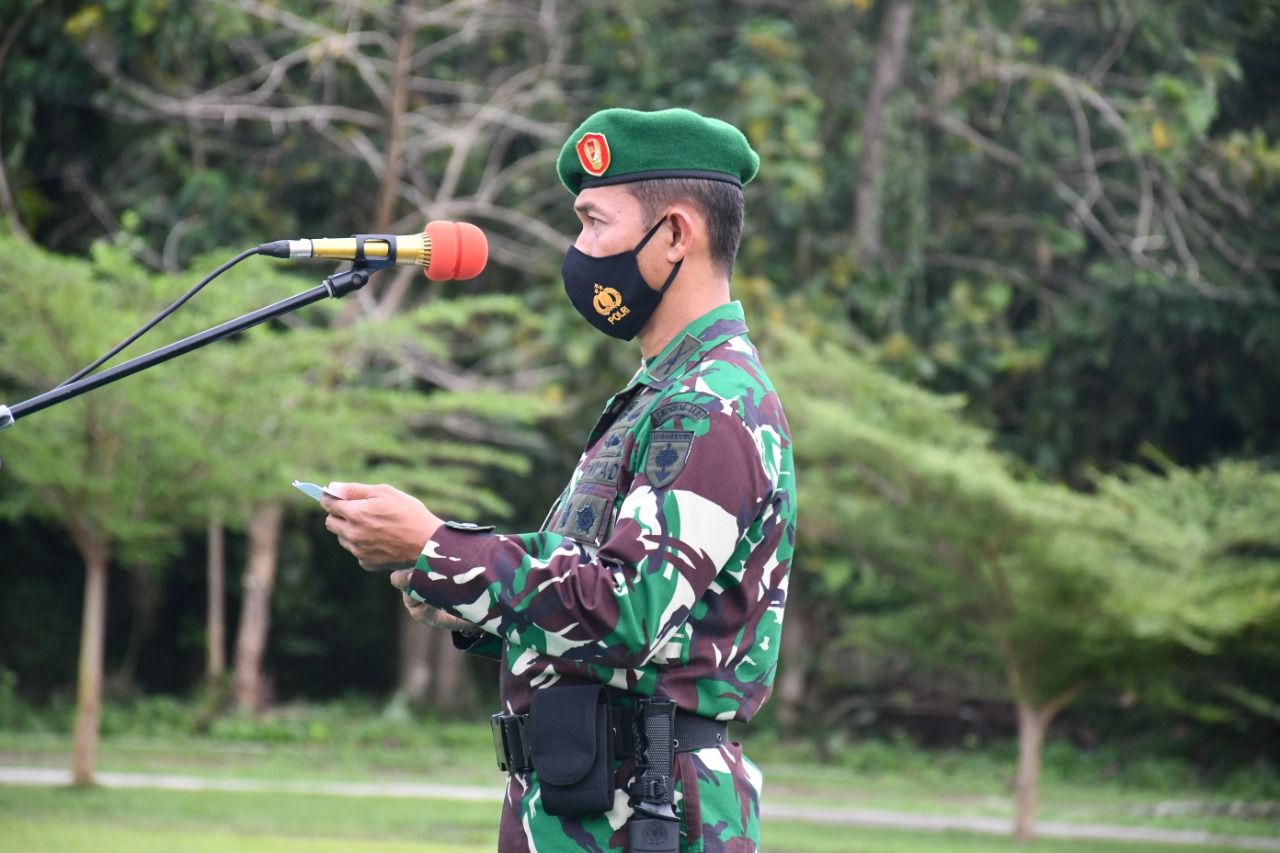 Kasrem 142/Tatag Bacakan Amanat Pangdam XIV/Hasanuddin Pada Upacara Bendera