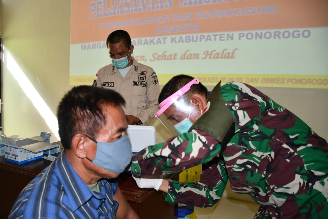 Percepat Penanganan Covid-19, Kodim 0802/Ponorogo Gelar Vaksinasi Covid-19 Bagi Purnawirawan, Warakawuri dan Lansia