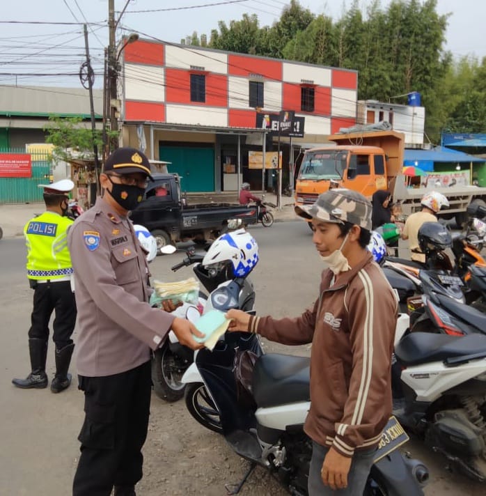 Ops Yustisi dan Harkamtibmas di Bulan Ramadhan, Polres Serang Kota Bagikan Ribuan Masker