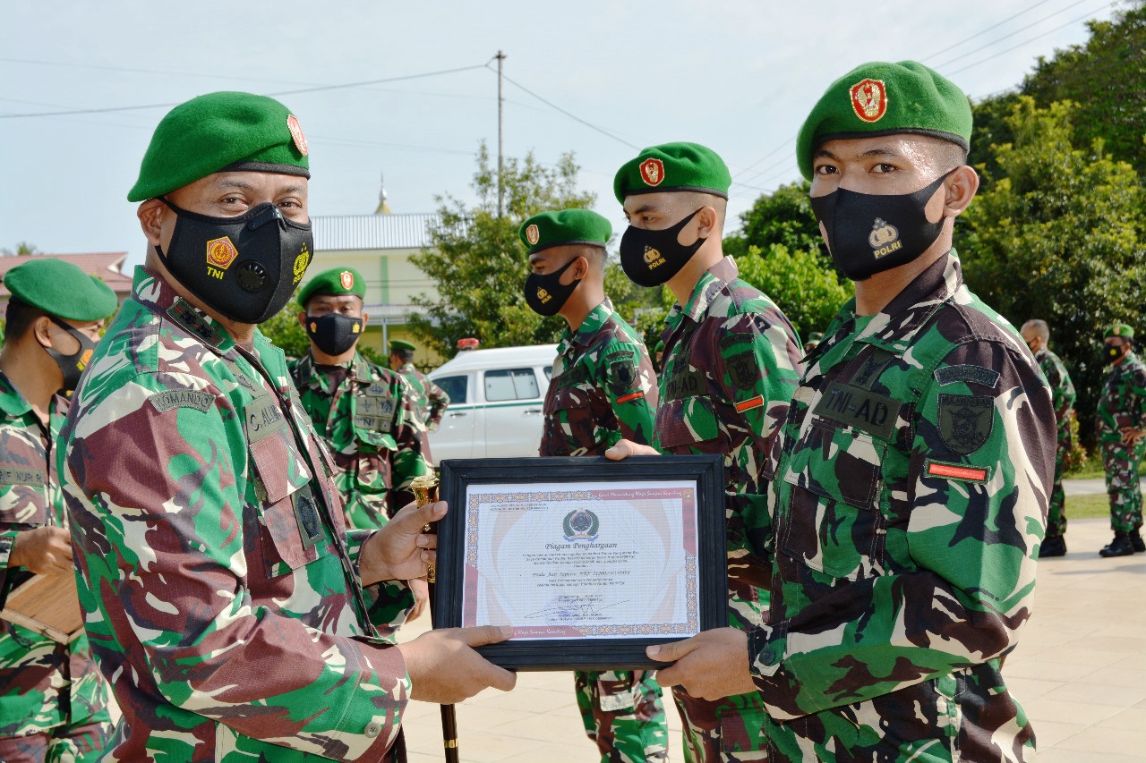 Dandim Tenggarong Pimpin Upacara Tradisi Korps Raport Pelepasan Prabinsa