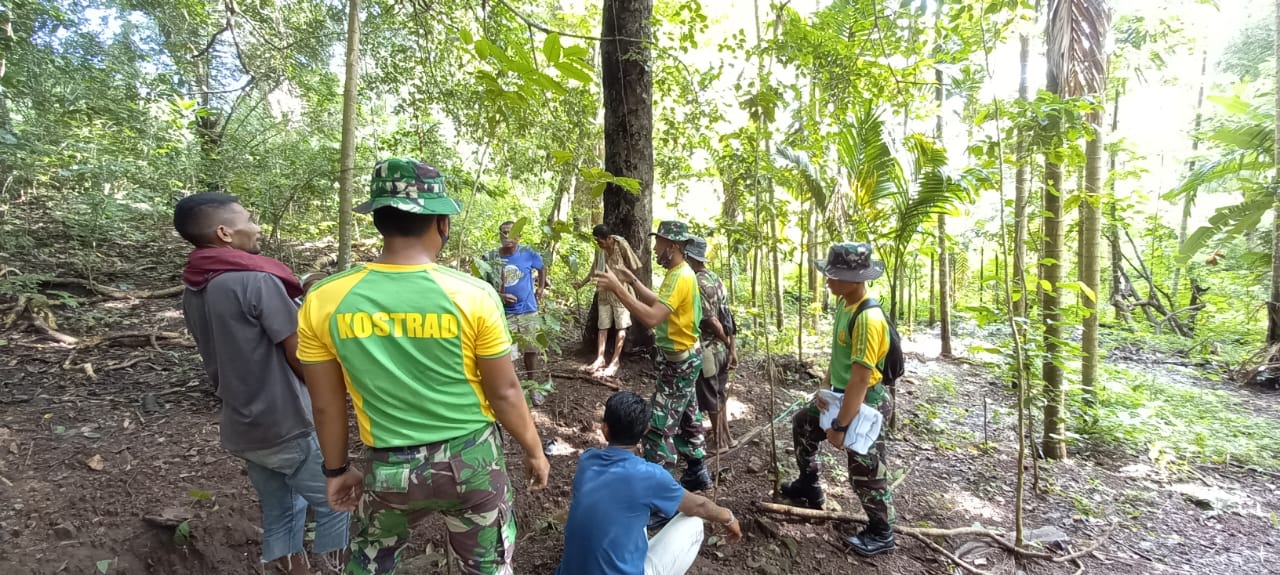 Peduli Lingkungan, Satgas Pamtas RI-RDTL Yonarmed 6/3 Kostrad Rangkul Generasi Muda Tanam Pohon