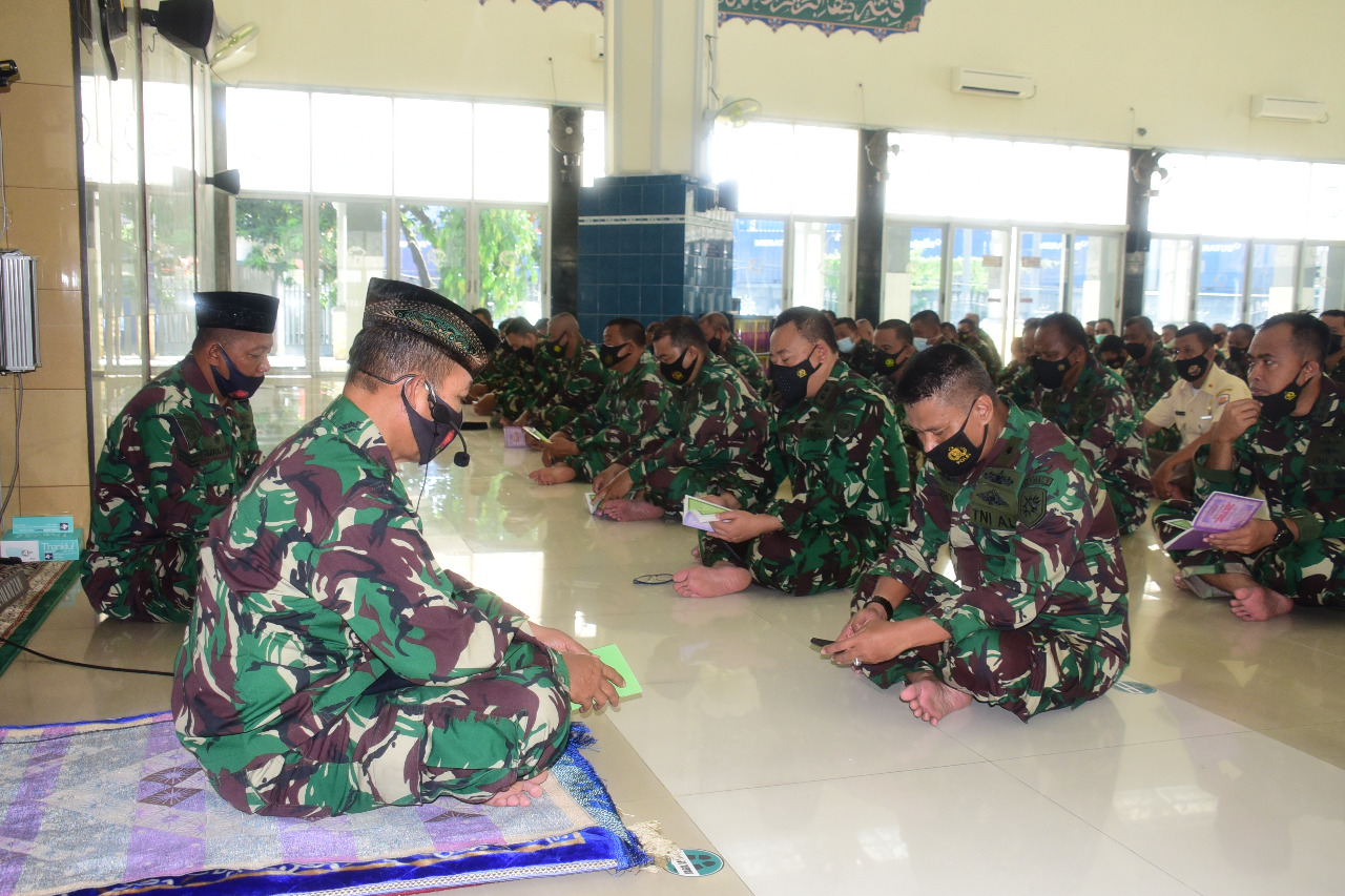 Lantamal V Laksanakan Shalat Gaib dan Doa Bersama Bagi ABK KRI Nanggala-402