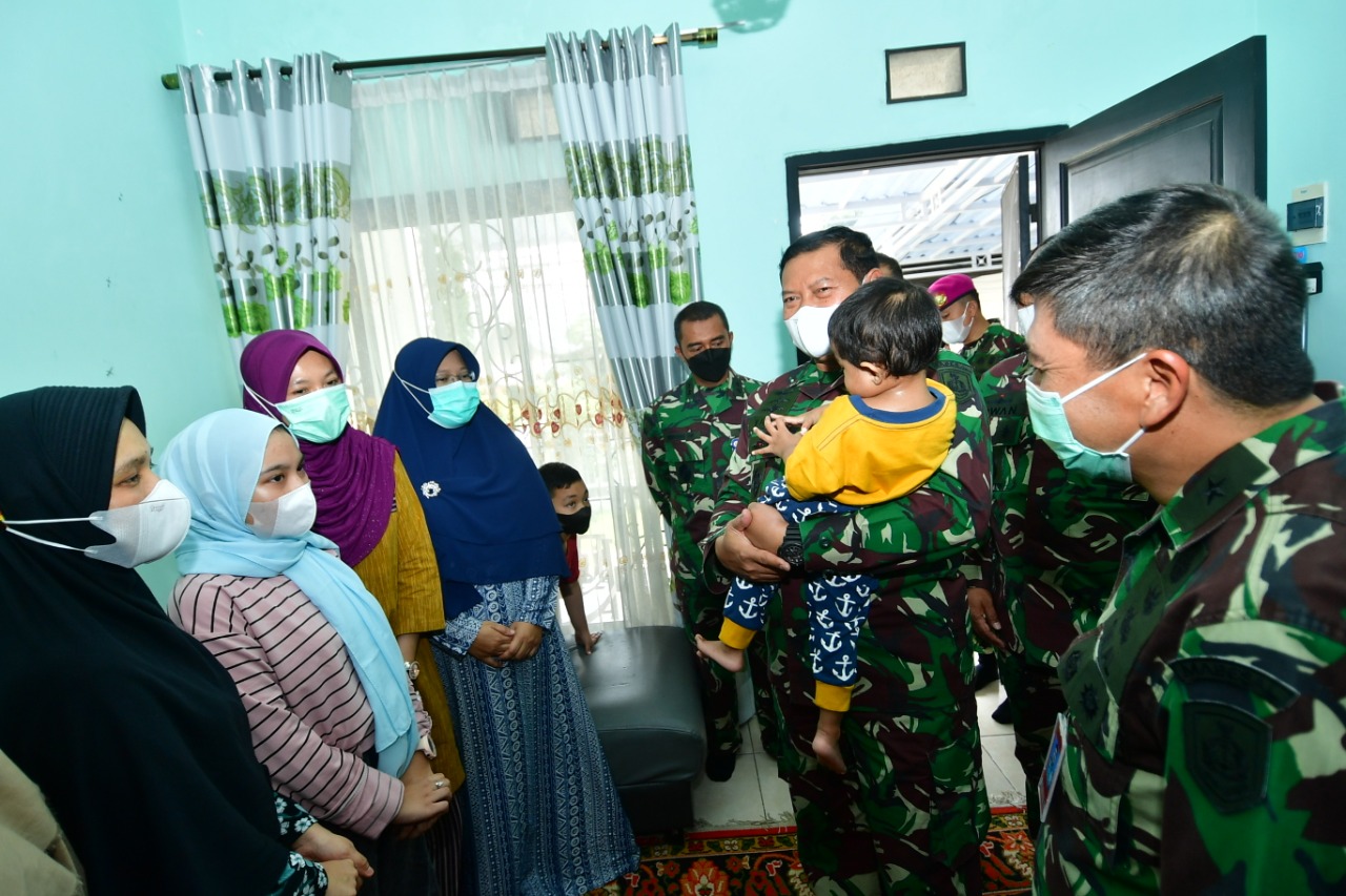 Kasal Berikan Dukungan Moril Keluarga Letkol Irfan Suri Korban KRI Nanggala-402