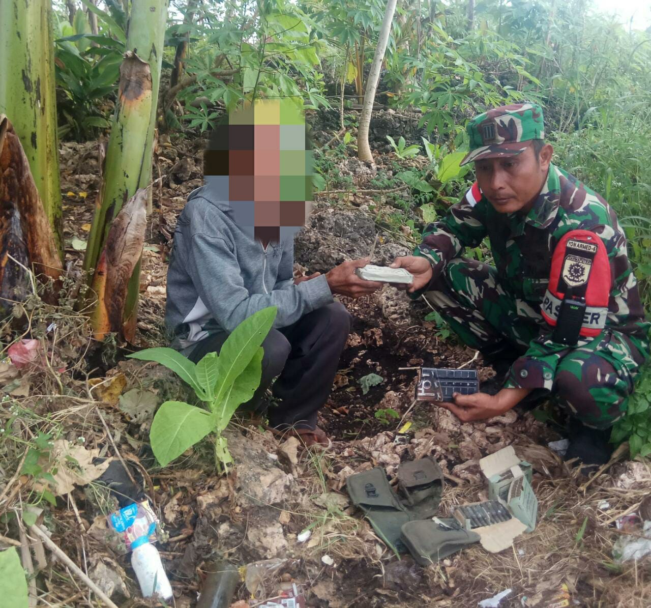 Satgas Pamtas Yonarmed 6/3 Kostrad Kembali Terima Penyerahan Munisi