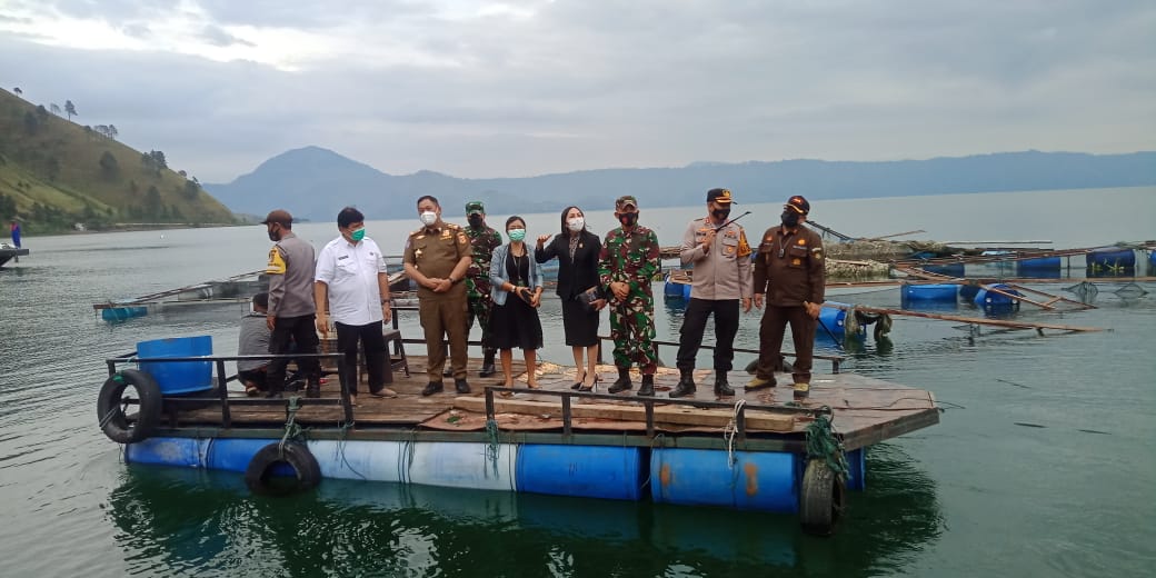 Danrem 023/KS Tinjau Penertiban Keramba Jaring Apung di Kawasan Danau Toba