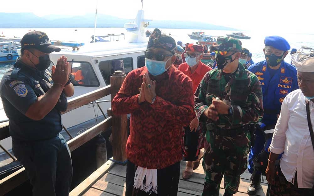 Bupati Jembrana Hadiri Tabur Bunga dan Doa Bersama Kenang 53 Awak KRI Nanggala