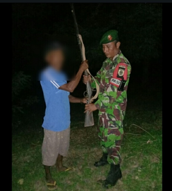 Lagi, Satgas Pamtas RI-RDTL Yonarmed 6/3 Kostrad Terima Senpi Dari Warga