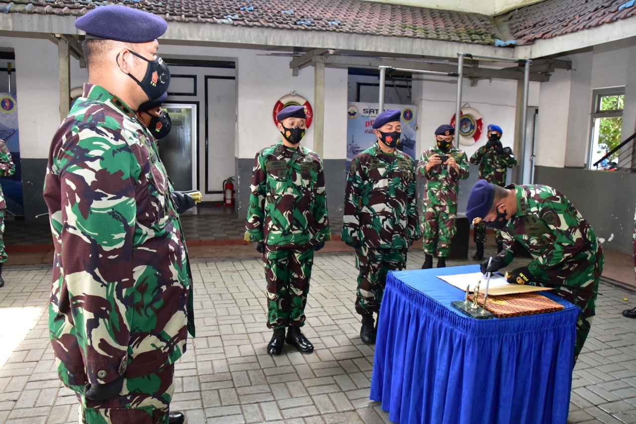 Dua Komandan KRI Jajaran Koarmada II Resmi Diserahterimakan