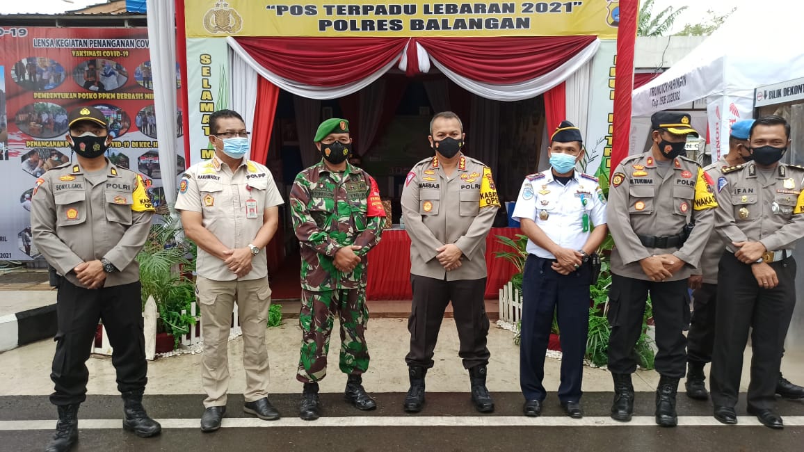 Danramil 1001-03/Awayan Mendampingi Dirlantas Polda Kalsel Kunjungi Pos Pam dan Pos Chek Point