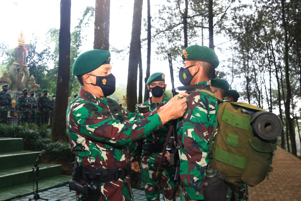 Pangdivif 2 Kostrad Pimpin Tradisi Penerimaan Warga Baru Divif 2 Kostrad Tahun 2021