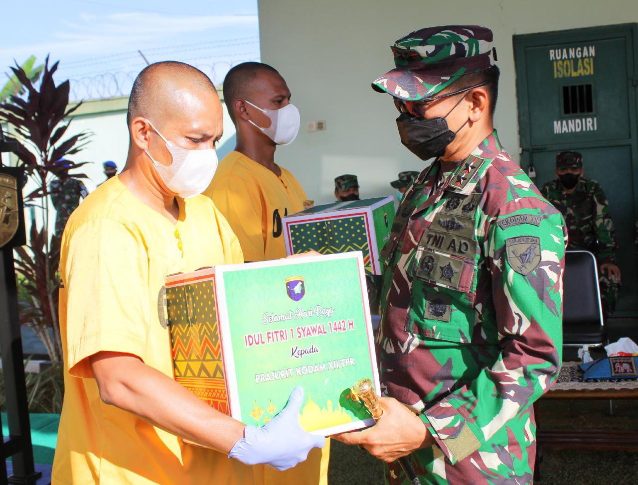 Pangdam XII/Tpr Berikan Bingkisan Lebaran Kepada Tahanan Militer di Staltahmil