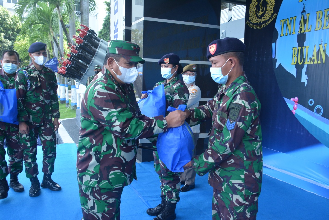 Prajurit Koarmada I terima paket sembako kerjasama TNI AL dengan Mitra Bank Pemerintah