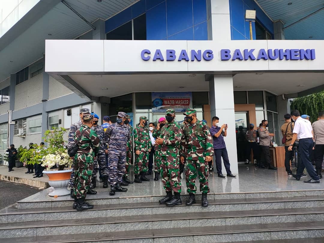 Danlanal Lampung Dampingi Pejabat Negara Tinjau Lokasi Penyekatan Mudik 2021 di Pelabuhan Bakauheni