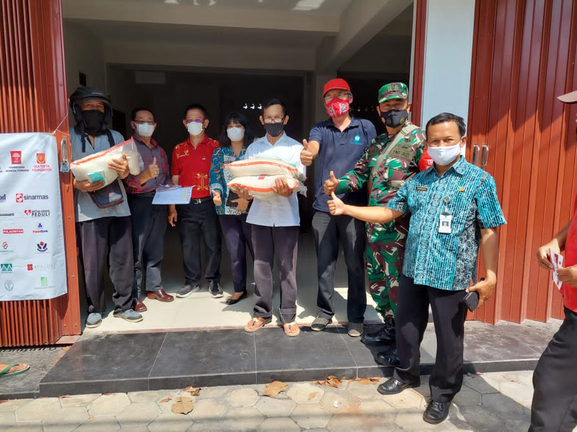 Bantuan Sosial Peduli Covid-19 Di Desa Sinoman Tempel