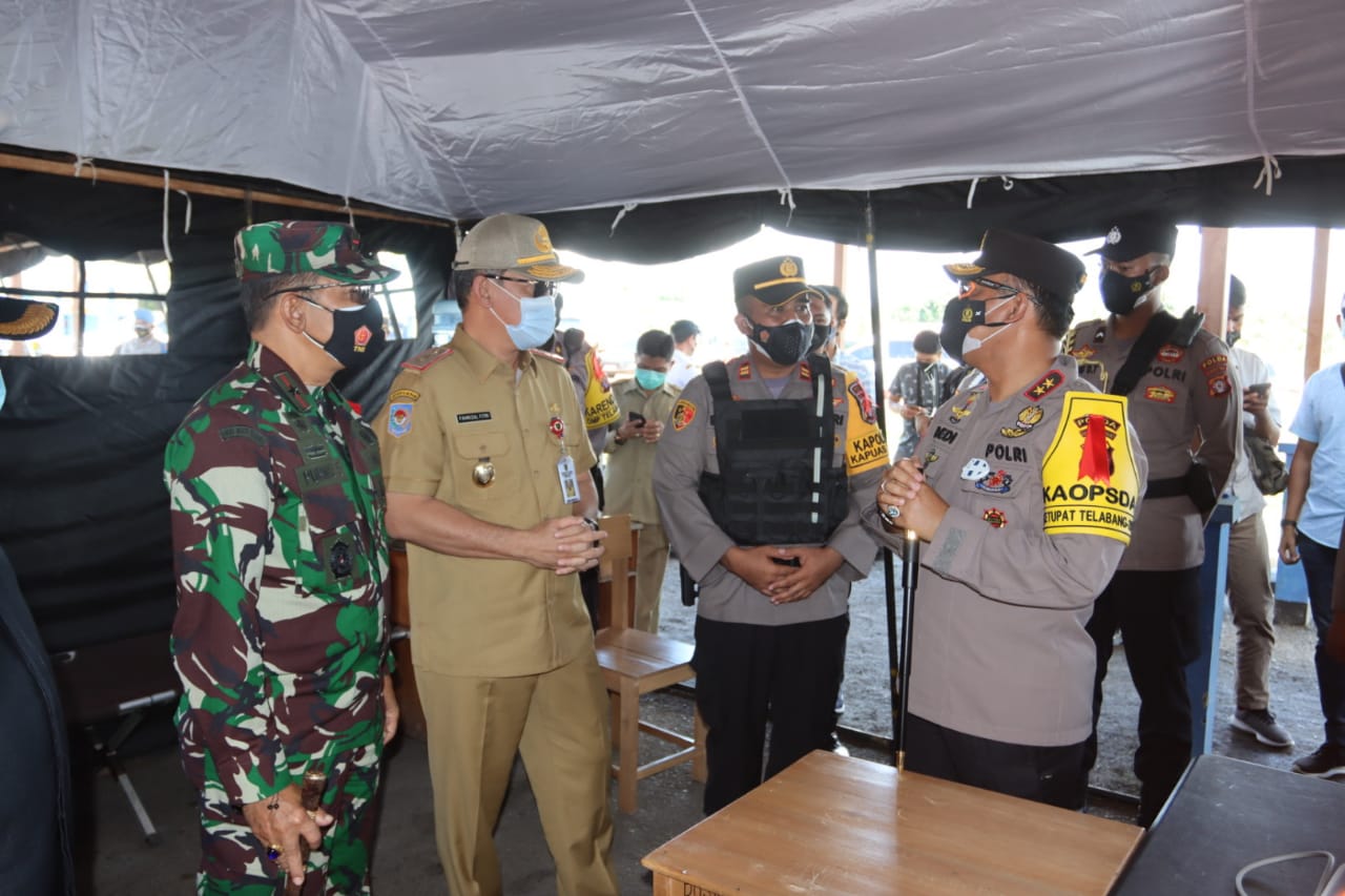 Pastikan Pos Penyekatan Berjalan Baik, Kapolda Kalteng Cek Perbatasan Kapuas Kalsel