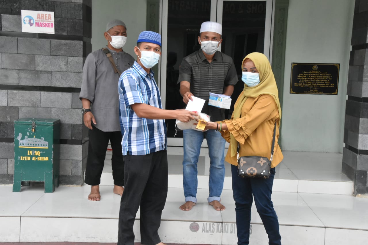 Korem 023/KS Salurkan Zakat Fitrah Kepada Masyarakat