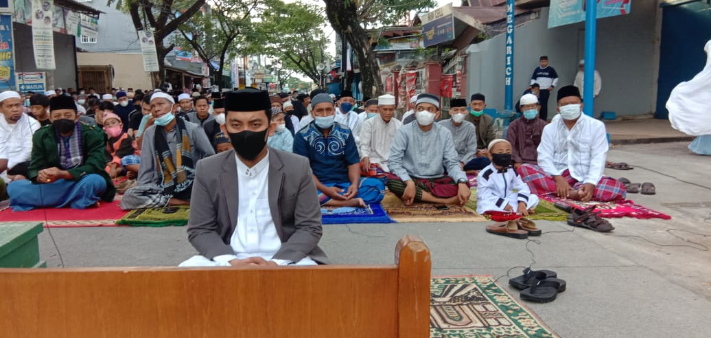 Leburkan Hati, Bersujud, Merayakan Kemenangan Shalat Ied di Jalan Abd Dg Sirua