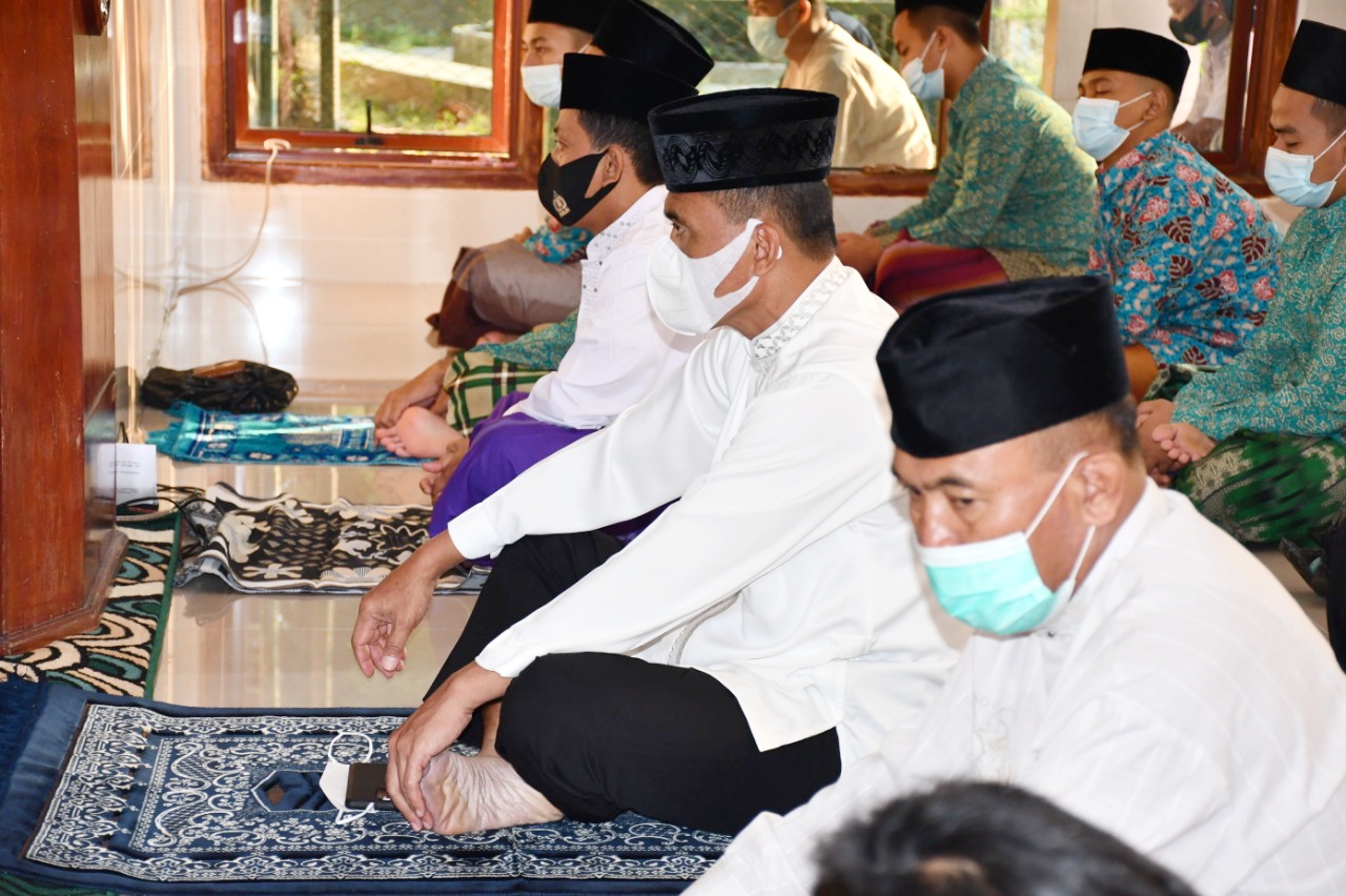 Korem 081/DSJ Gelar Sholat Idul Fitri 1442 H