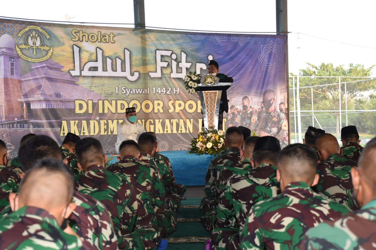 Gubernur AAL Sholat Idul Fitri Bersama Taruna AAL