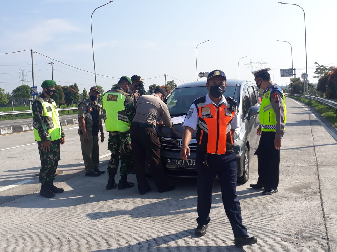 Pos Pam Exit Tol Tingkir Perketat Penyekatan Arus Mudik