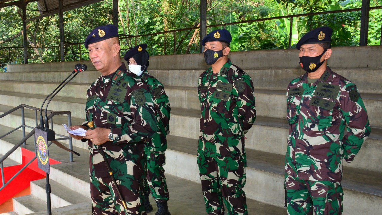 Komandan Lantamal V Berikan Arahan Serta Motivasi Pemuda Calon Taruna dan Tamtama TNI AL