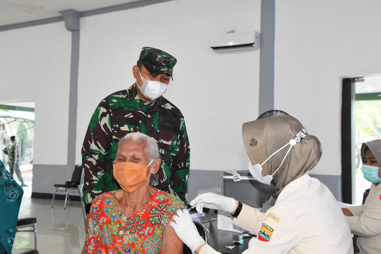 Korem 023/KS Laksanakan Vaksinasi Bagi Purnawirawan dan Warakawuri