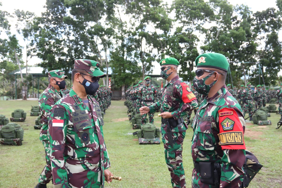 Pangdam XII/Tpr Berangkatkan 450 Prajurit Yonif Mekanis 643/Wns Amankan Sektor Barat Perbatasan RI – MLY