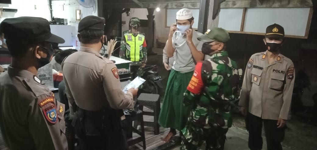 Pendisiplinan Prokes Pemakaian Masker Malam di HST