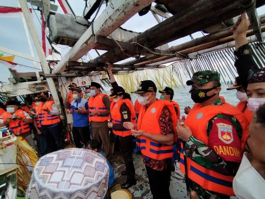 Dandim 0719/Jepara Bersama Forkopimda Jepara Ikuti Prosesi Larungan Kepala Kerbau