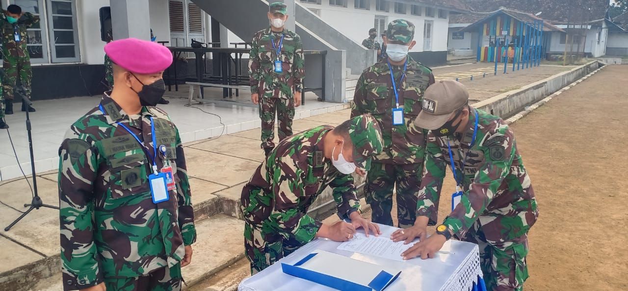 Penandatanganan Pakta Integritas Seleksi Penerimaan Catar AAL dan Catam Gel I Tahun 2021 di Malang