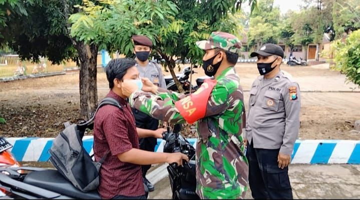 Cegah Penyebaran Covid 19 Di Lingkungan Sekolah, Babinsa Koramil 07/Ngrambe Laksanakan Pengawasan