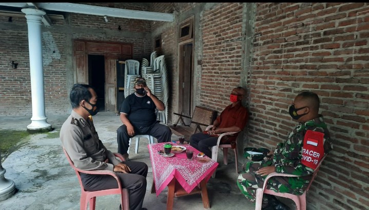 Pentingnya Disiplin Protokol Kesehatan Saat Pandemi, Babinsa Kodim 0802/Ponorogo Sosialisasikan 5M Kepada Warga Desa Binaan