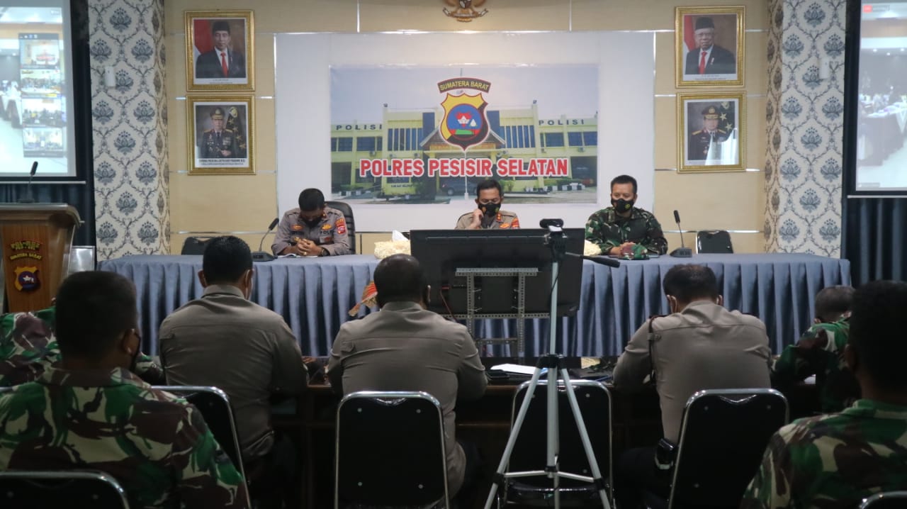 Dandim 0311/Pessel Hadiri Pembahasan Pengendalian Pandemi Covid-19 Secara Zoom Meeting