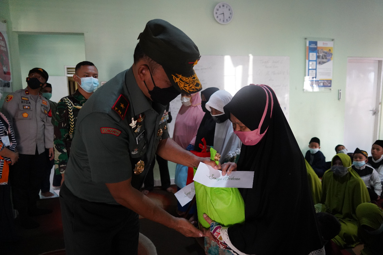 Pesan Terbaik Danrem 061/Sk Untuk Para Anak Yatim dan Dhuafa di Yayasan Mizan Amanah