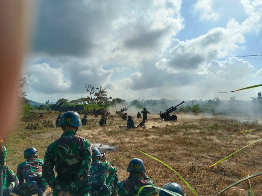 Kenali Senjata Korps Marinir, Taruna AAL Saksikan Latihan Penembakan Artileri