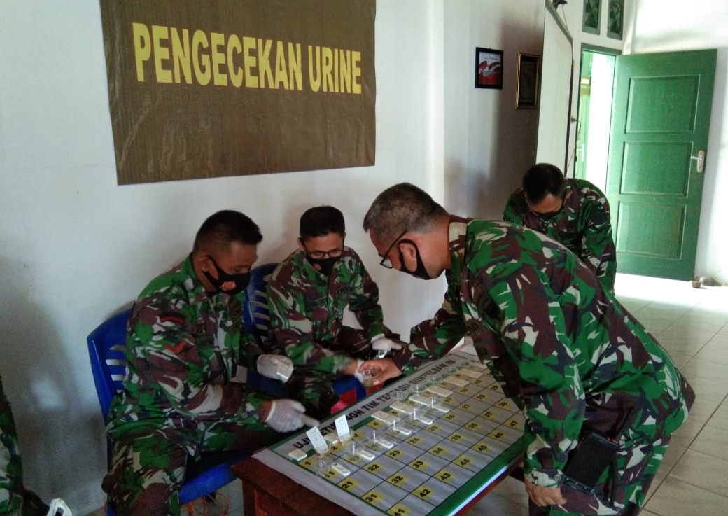 Pastikan Prajurit Bersih Narkoba, Dandim Abdya Gelar Test Urine Dadakan