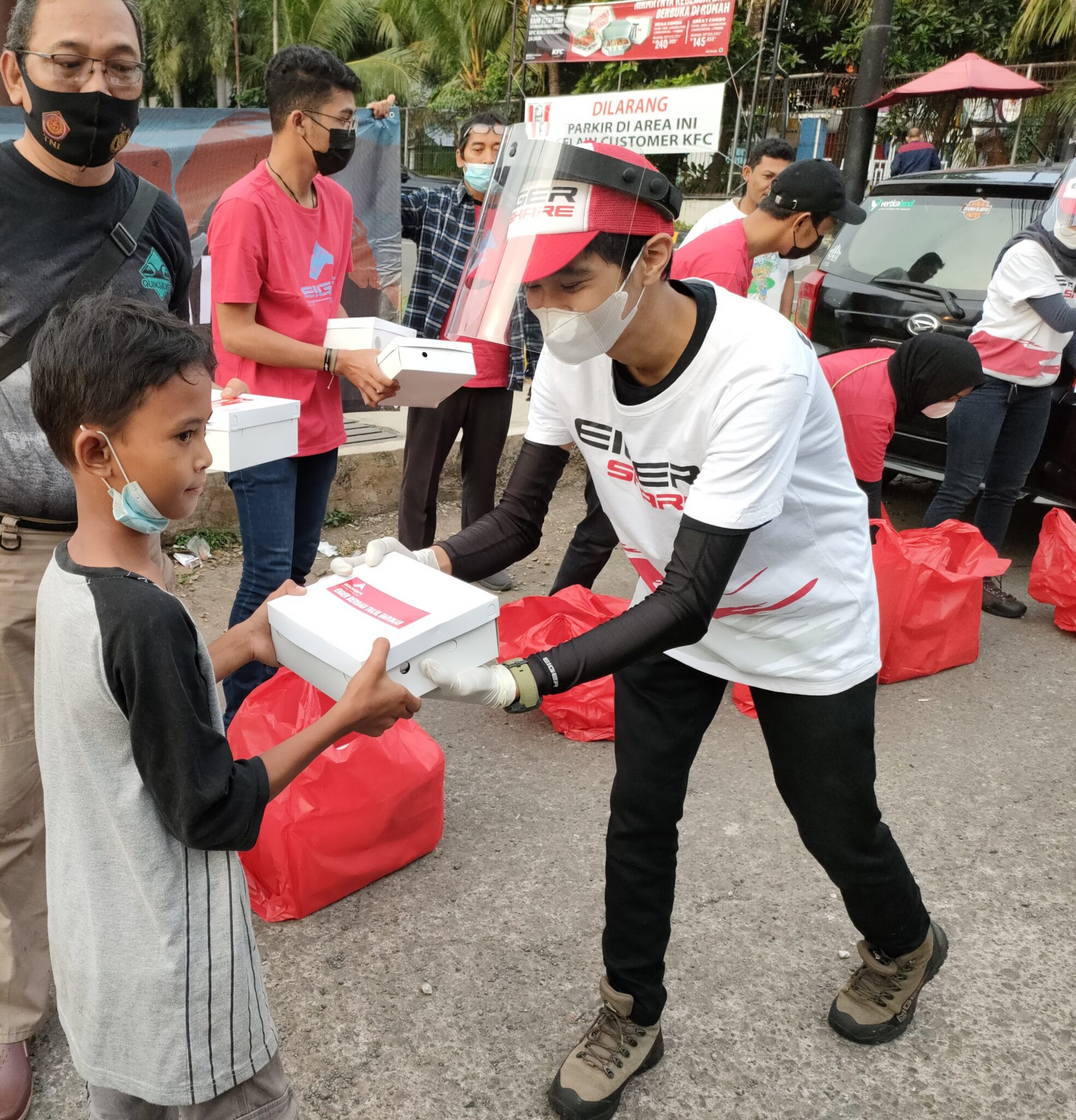 Sambut Ramadhan 1442 H, Eiger Berbagi Takjil Hingga Pesta Discount