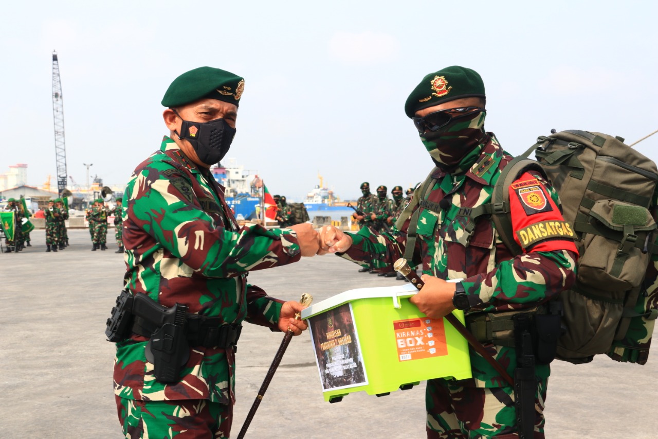 Pangdivif 2 Kostrad Lepas Keberangkatan Satgas Pamtas Yonif Mekanis Raider 412/BES/6/2 Kostrad