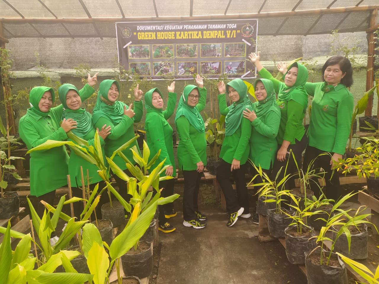 Pandemi, Ibu-Ibu Persit Denpal V/1 Madiun Bangun Green House Kartika